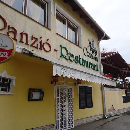 Czermann Panzio Es Etterem Hotel Oroszlány Exterior photo