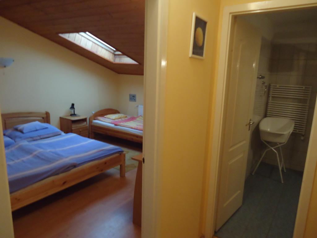 Czermann Panzio Es Etterem Hotel Oroszlány Room photo