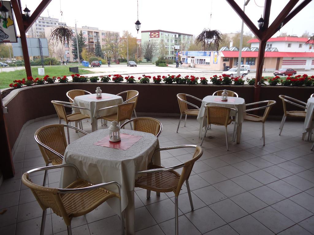 Czermann Panzio Es Etterem Hotel Oroszlány Exterior photo