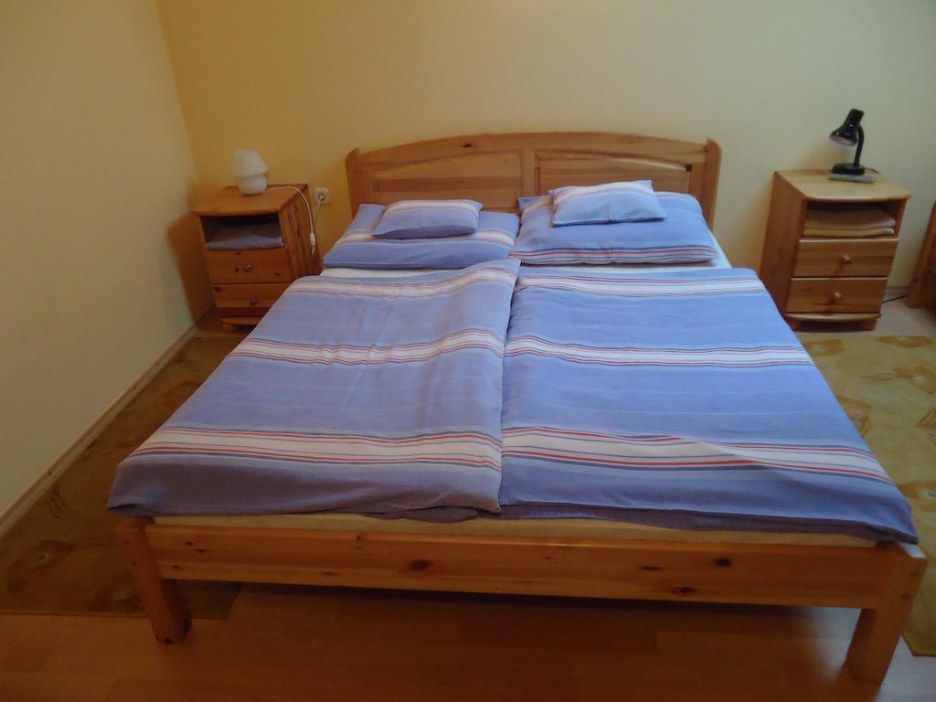 Czermann Panzio Es Etterem Hotel Oroszlány Room photo